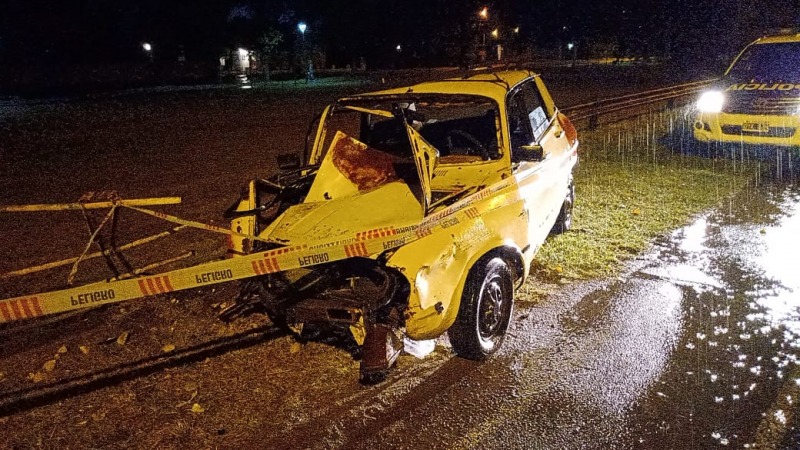 Impactante despiste de un auto en la Autopista Fortabat